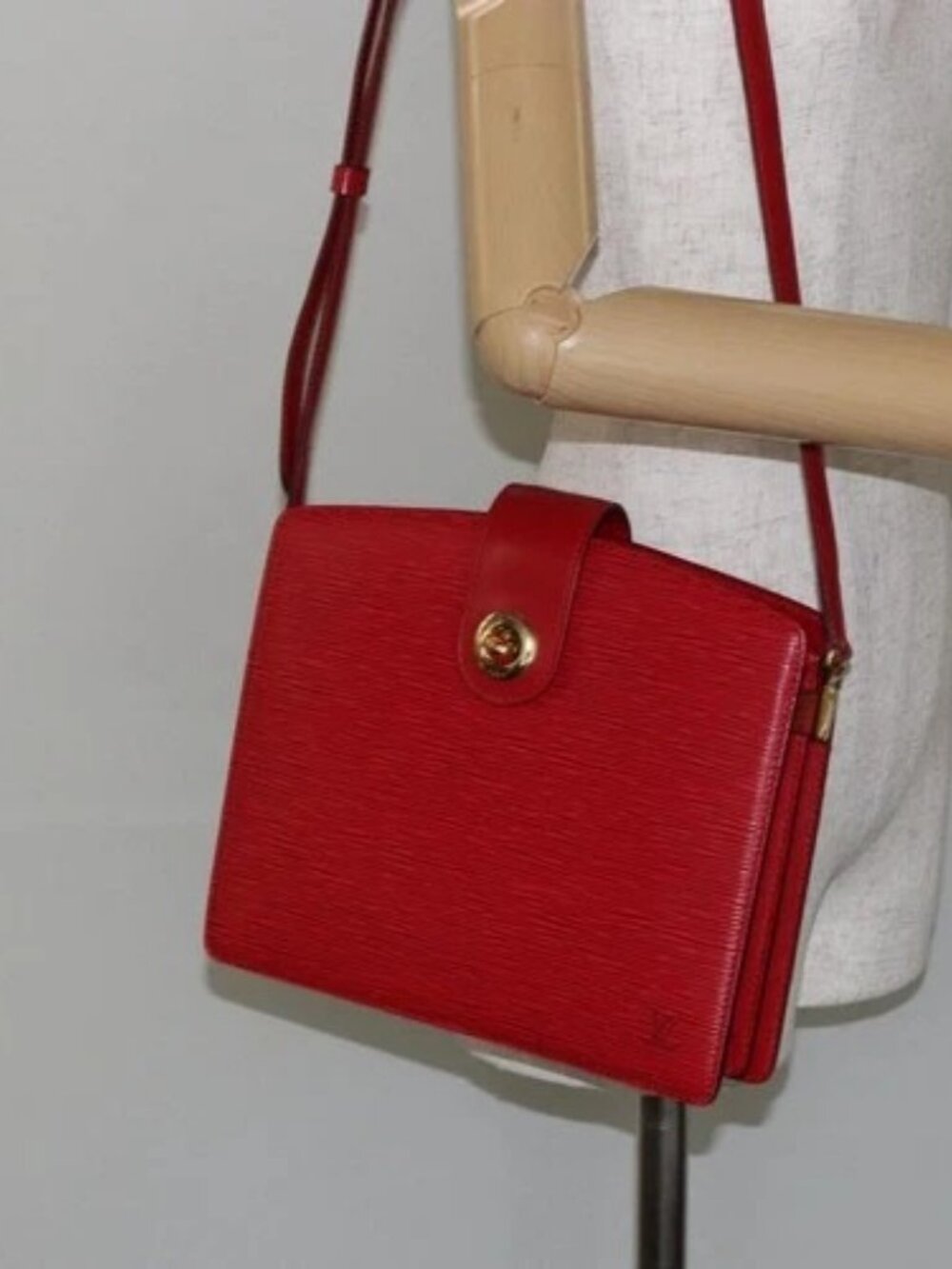 LOUIS VUITTON Epi Capuchin Shoulder Bag Red - Picture 14 of 16